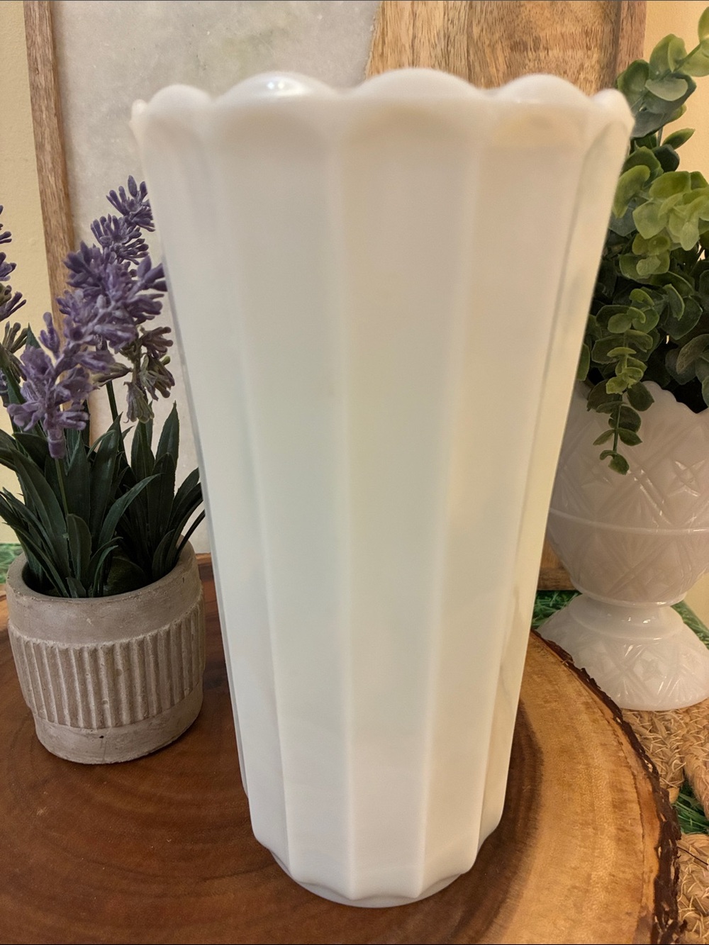 Vintage Milkglass Vase, nice weight, EUC - Picture 2 of 11